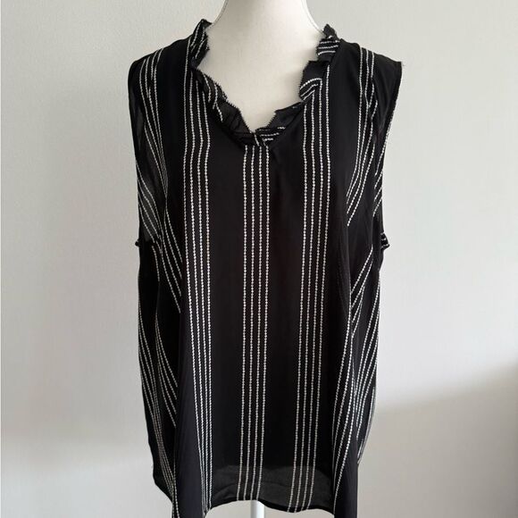 Black and White Striped Sleeveless Top - Picture 1 of 2